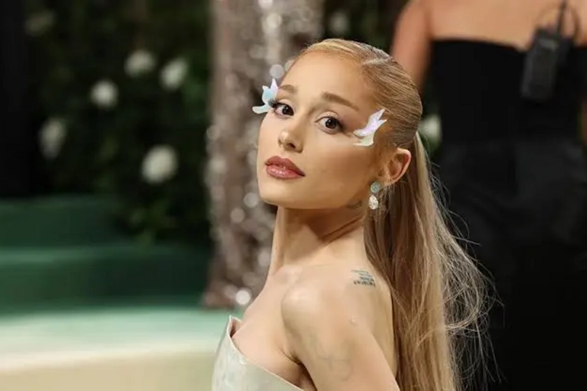 Ariana Qrandeyə hücum edən şəxs Sinqapurdan deportasiya edildi