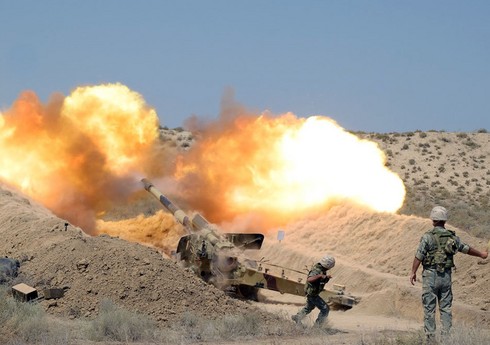 Artilleriya bölmələri ilə nümunəvi döyüş atışlı taktiki təlim keçirilib