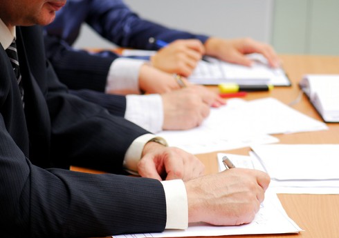 Azərbaycanda vergi orqanlarının vəzifəli şəxslərinin həvəsləndirmə qaydası müəyyən edilib