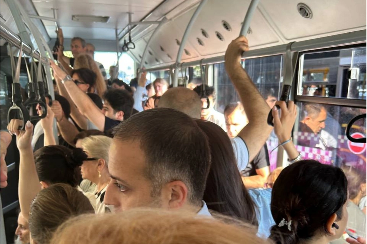 Bakıda avtobusda kondisioner işləmədiyi üçün sərnişinin ürəyi getdi - AÇIQLAMA