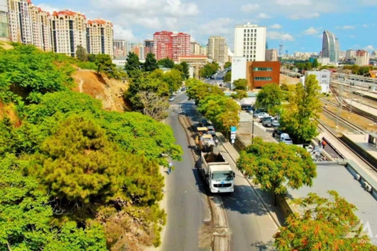 Bakının Xətai prospektində təmir işlərinə başlanılıb