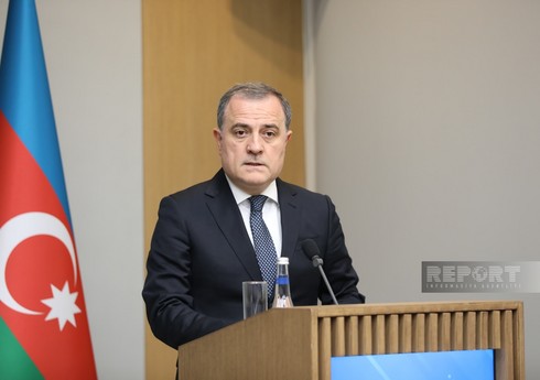 Ceyhun Bayramov Serbiyaya gedib