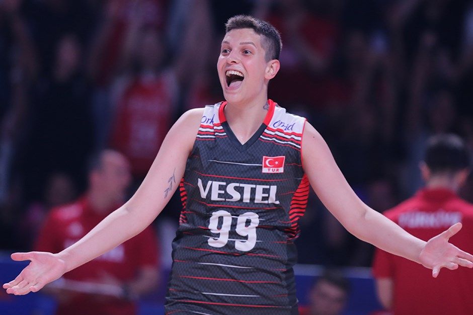 Ebrar Karakurtdan qalmaqallı paylaşım