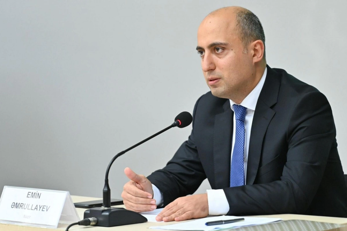 Emin Əmrullayev iki prorektoru işdən çıxardı