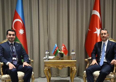 Hikmət Hacıyev Fəxrəddin Altun və Akif Çağatayla Cənubi Qafqazı müzakirə edib