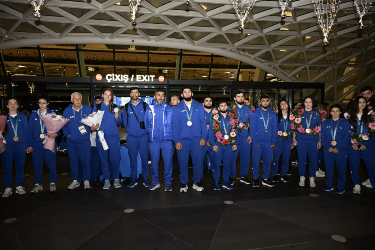 İslamiadada çıxış edən Azərbaycan idmançıları Vətənə dönüblər