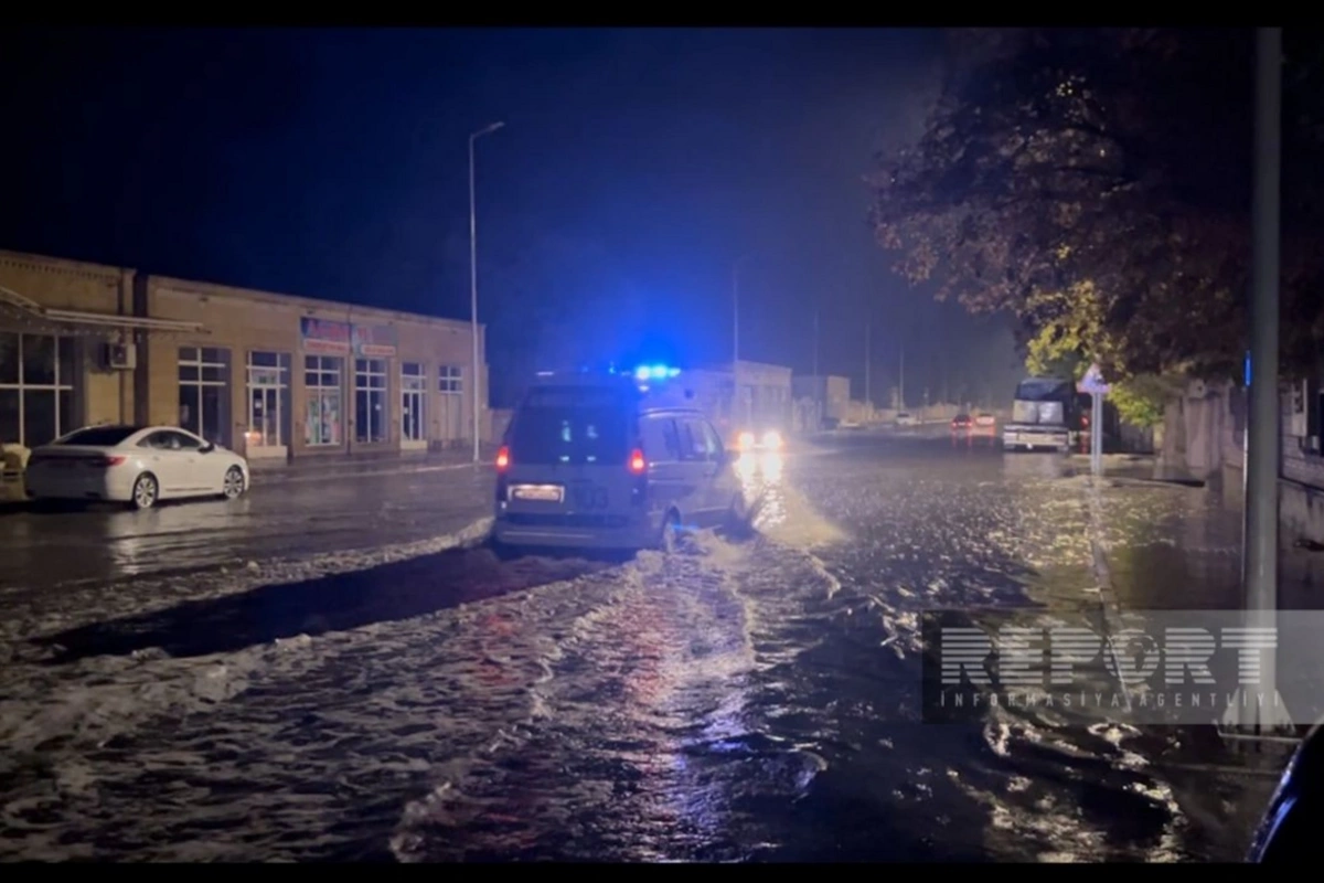 Kürdəmirdə leysan yağış nəqliyyatın və sakinlərin hərəkətini çətinləşdirib