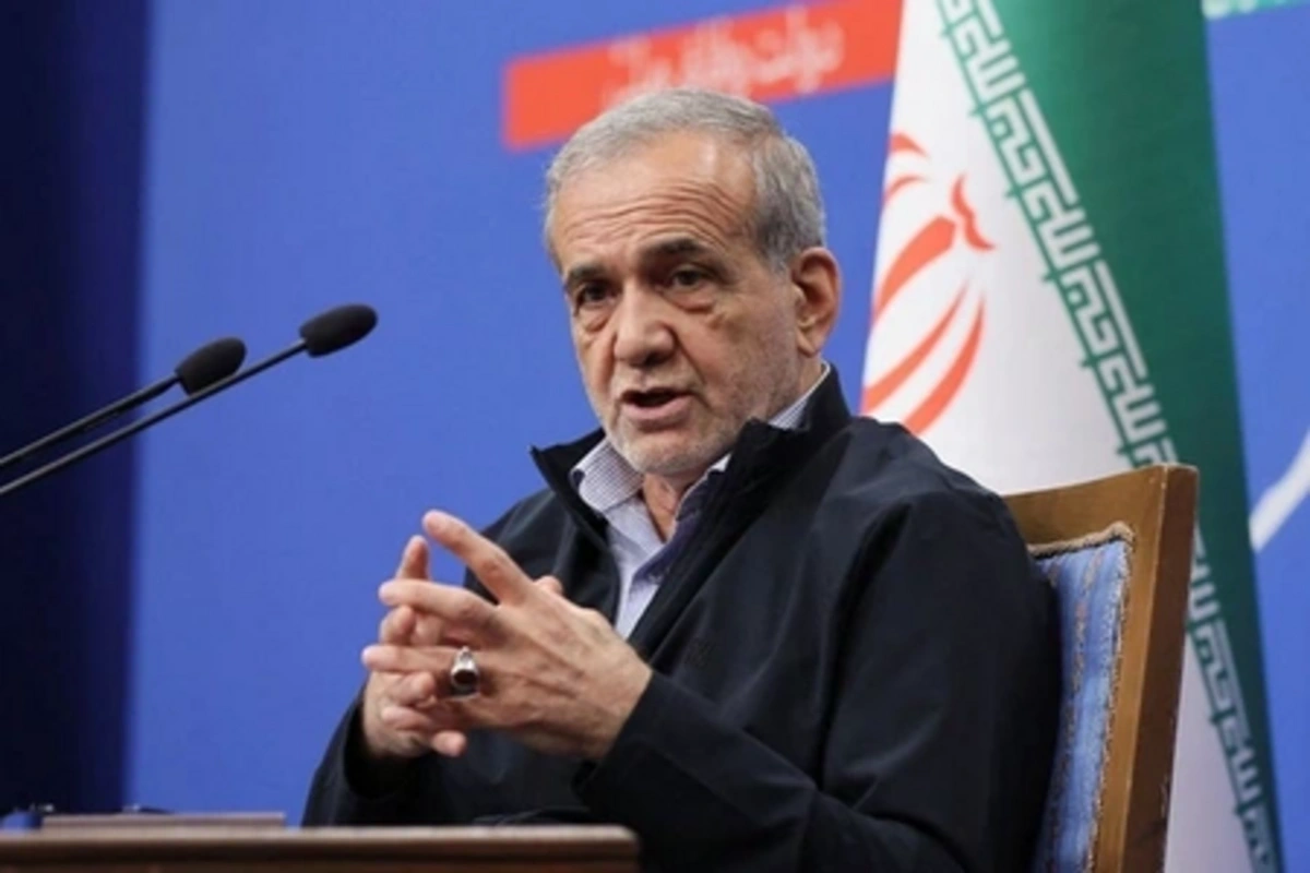 Məsud Pezeşkian: "İnqilabdan əvvəl hicabsız qızlar çox ləyaqətli idilər"