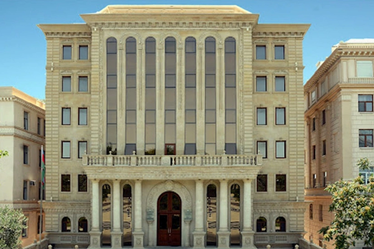 Nəsimi Rayon İcra Hakimiyyətinin yeni başçısı kollektivə təqdim olunub