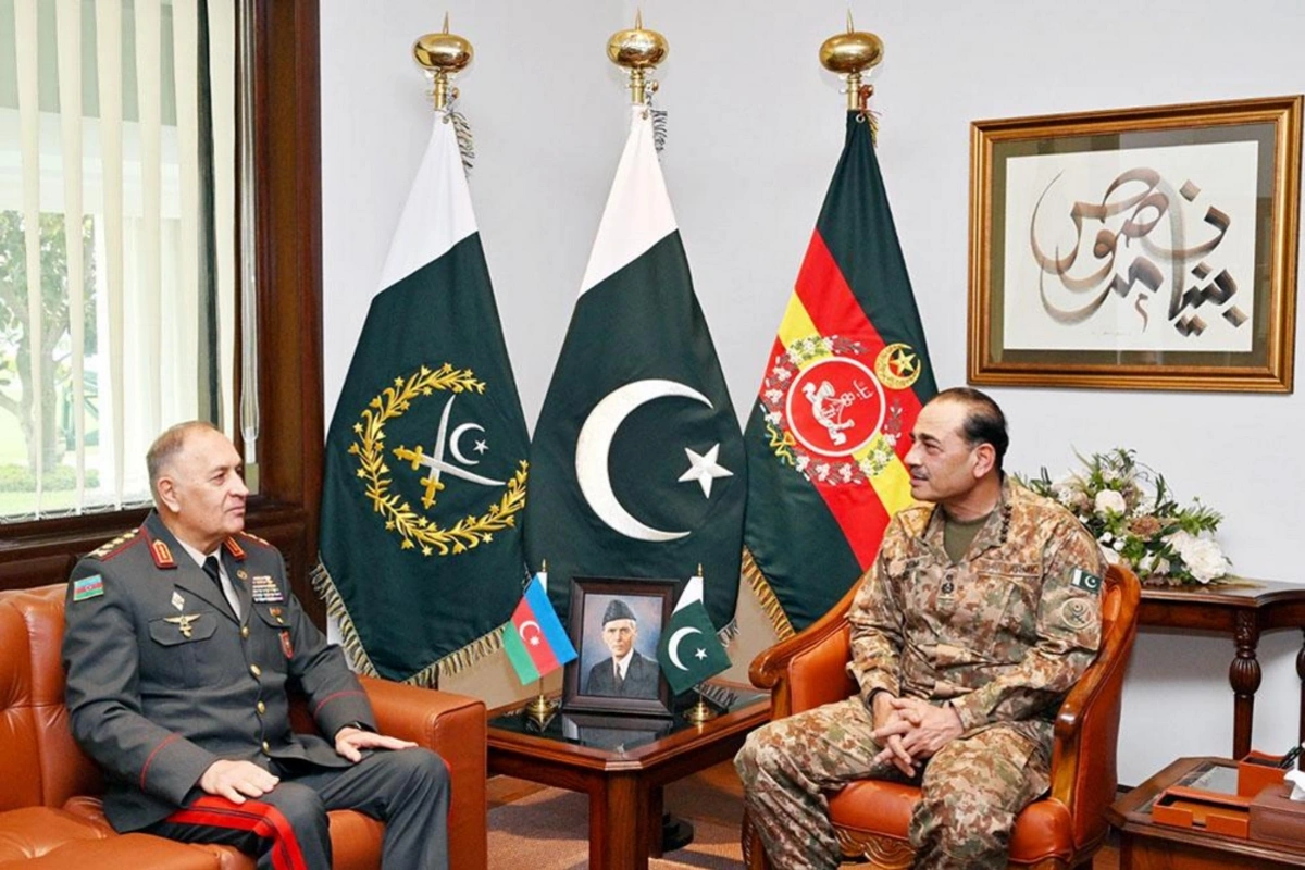 Pakistanın Quru Qoşunları komandanına Azərbaycanın hərbi medalı təqdim edilib