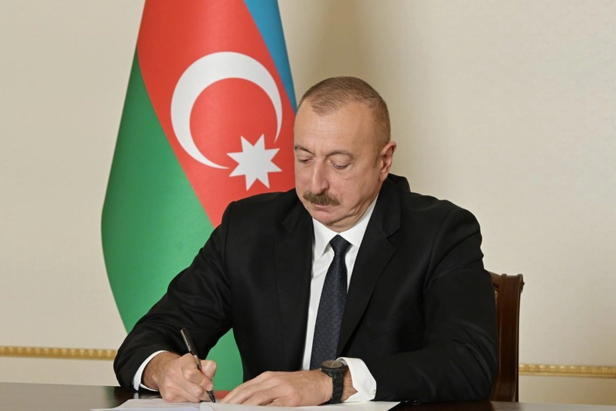 Prezident Müdafiə Nazirliyinin hərbi qulluqçularını və mülki işçilərini təltif edib - SƏRƏNCAM