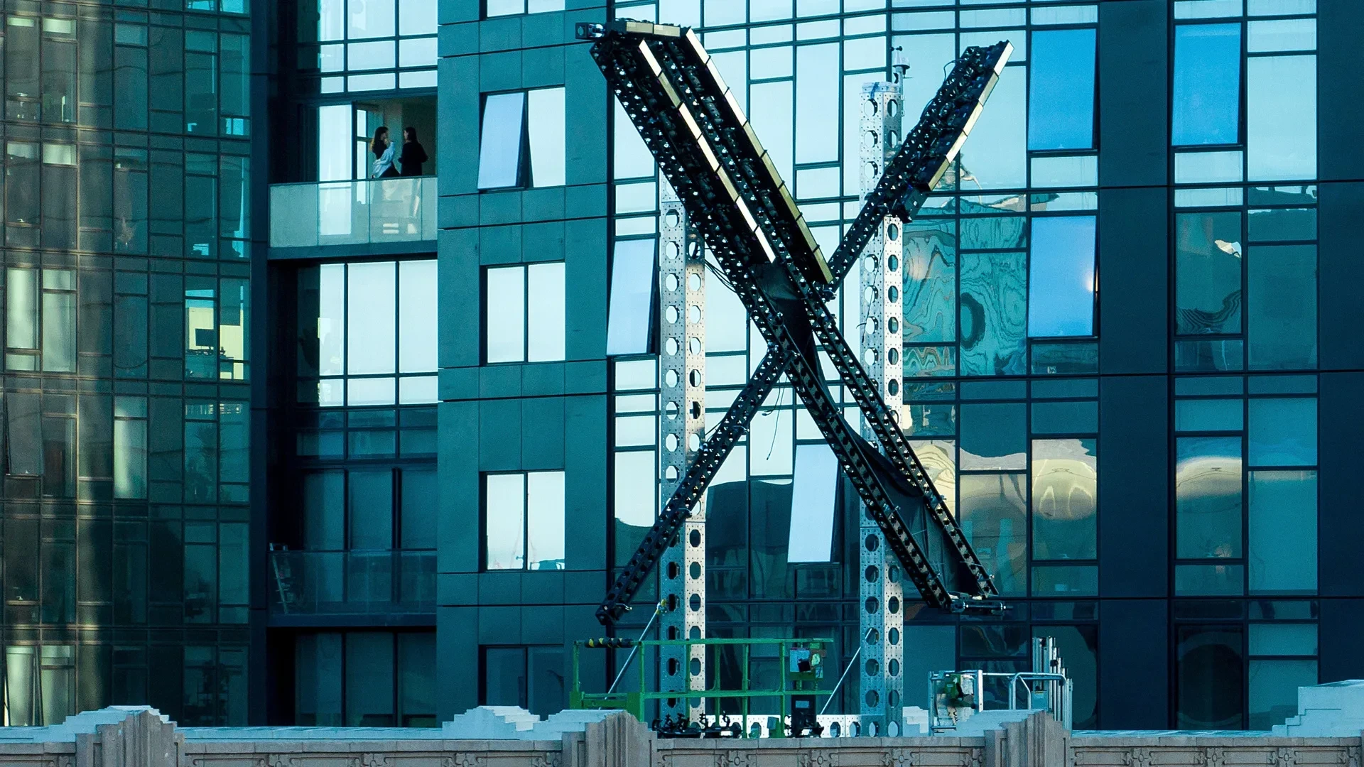 “X” sosial şəbəkəsi Braziliyada fəaliyyətini dayandırdığını elan edib