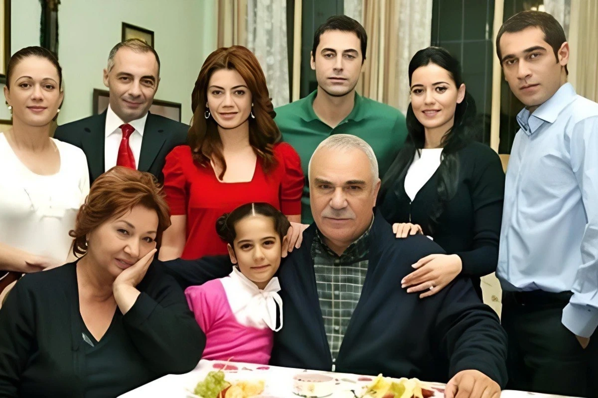 "Yaprak dökümü" serialındakı ev xarabalığa çevrilib